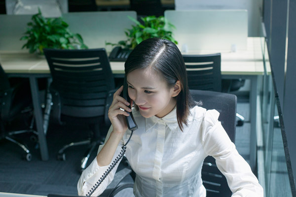 呼叫中心平臺(tái)客服工作技巧分享:如何調(diào)整負(fù)面情緒